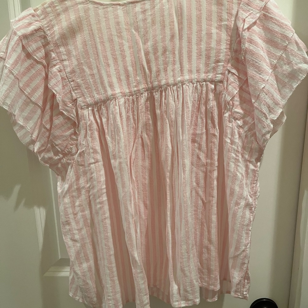 Gap Blouse. Super cute for the summer. Gently used.